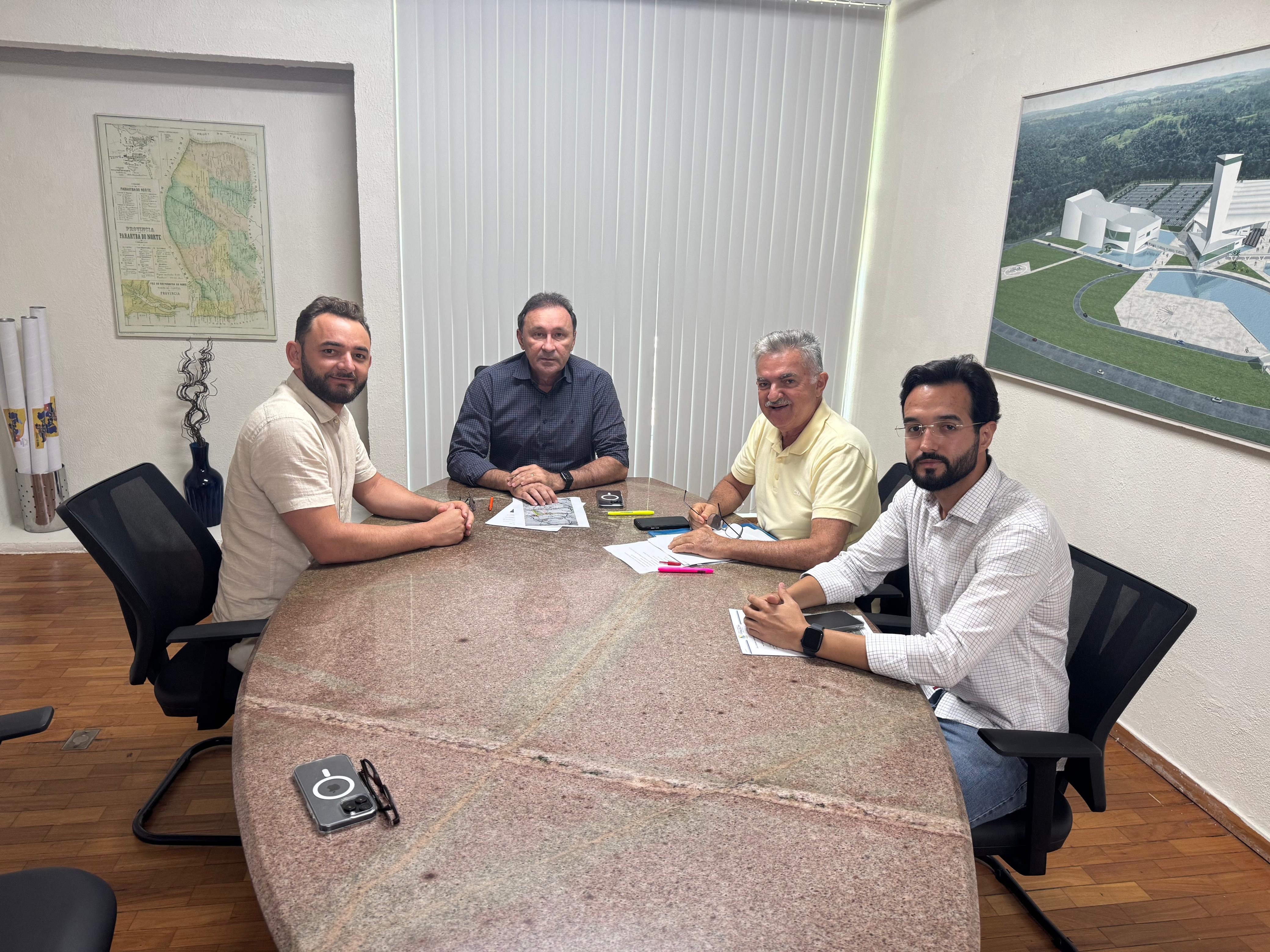 Reunião busca solução definitiva para o desabastecimento de água de Curral de Cima