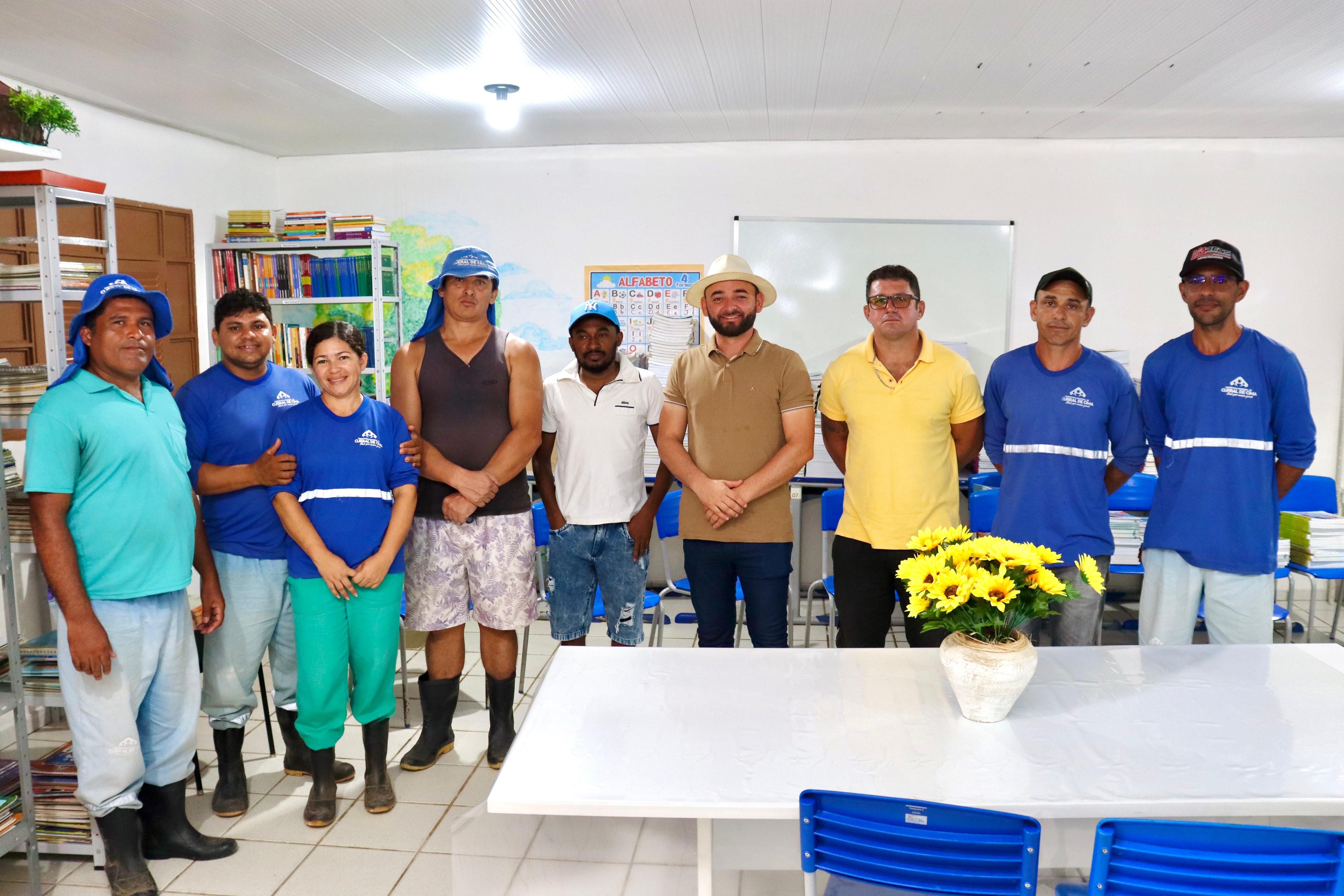 Prefeitura de Curral de Cima realiza reunião com garis em início dos trabalhos
