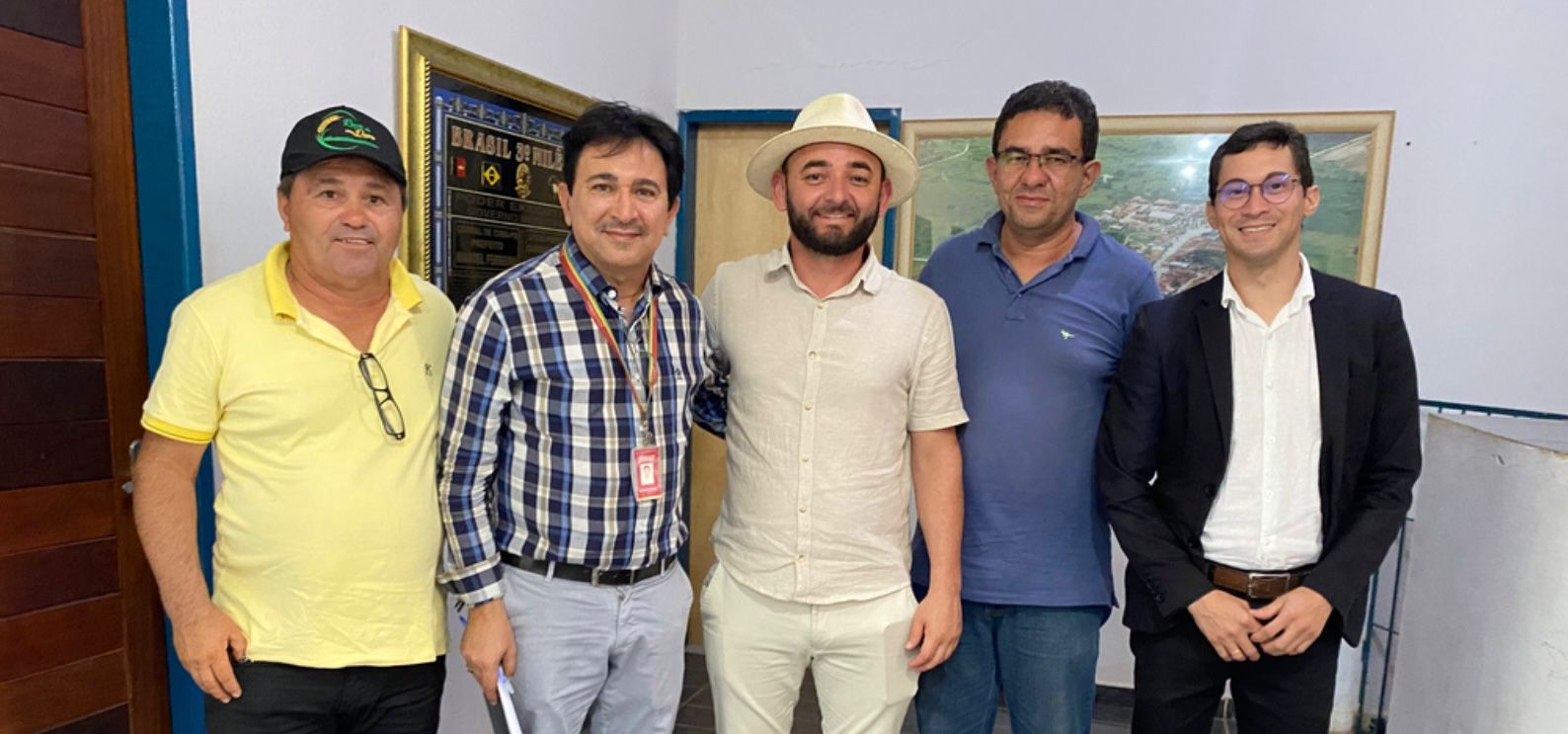 Prefeitura de Curral de Cima se reúne com representante do Banco do Nordeste para buscar soluções de crescimento