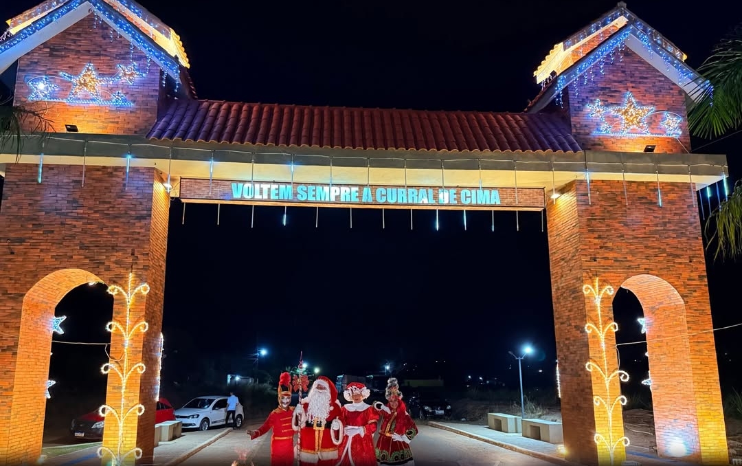 [FOTOS] Curral de Cima se enche de encanto com a inauguração da Iluminação Natalina 2025