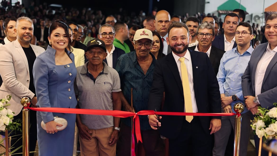 Curral de Cima inaugura nova sede da Prefeitura e entrega Odontomóvel à população